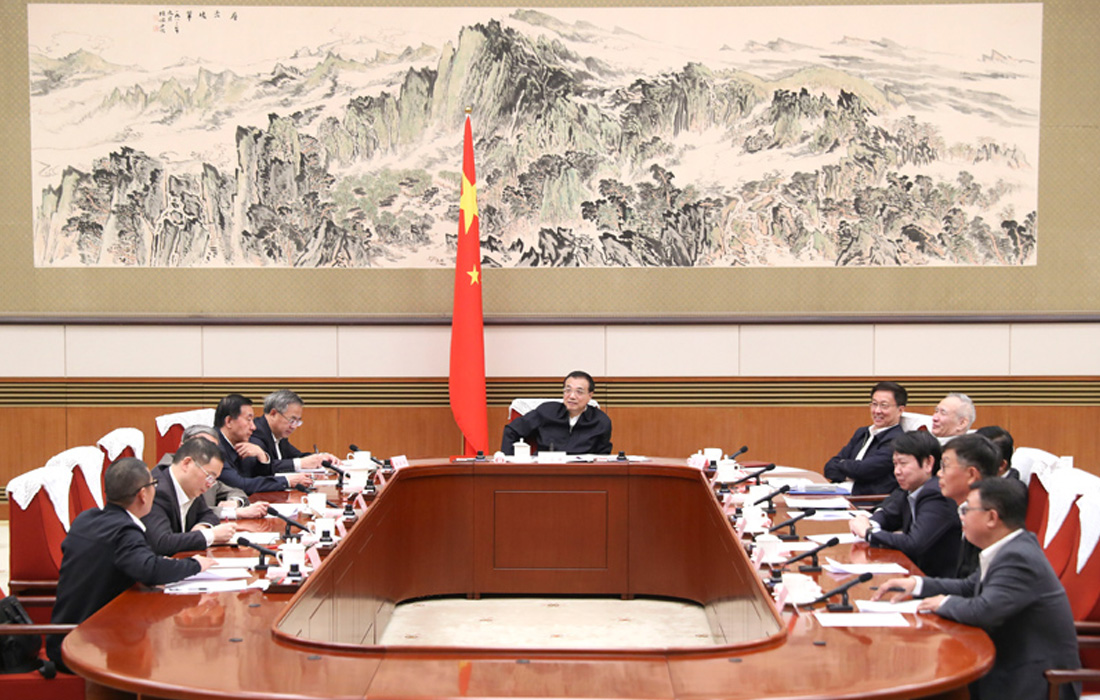 2019年11月12日，，，，，，，凯时股份董事长温志芬等企业家代表出席经济形势专家和企业家座谈会并讲话。。。。。。。。